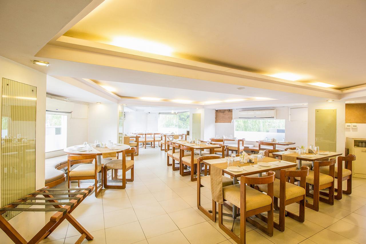 Fabexpress Kalyan - Nr Dairy Dan Circle Otel Vadodara Dış mekan fotoğraf