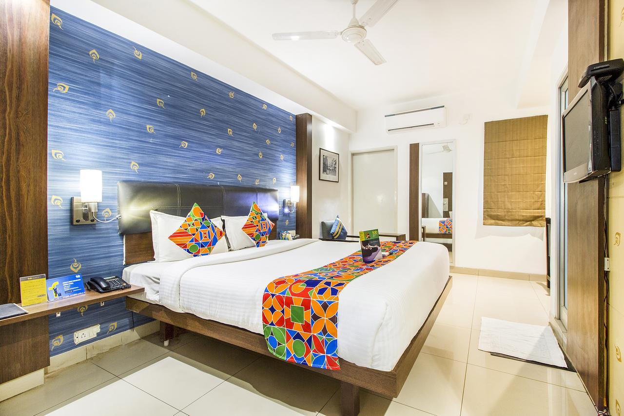 Fabexpress Kalyan - Nr Dairy Dan Circle Otel Vadodara Dış mekan fotoğraf