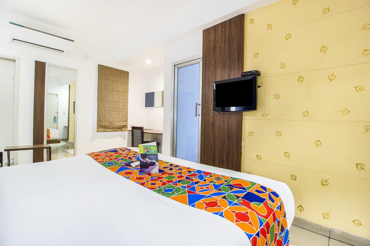 Fabexpress Kalyan - Nr Dairy Dan Circle Otel Vadodara Dış mekan fotoğraf