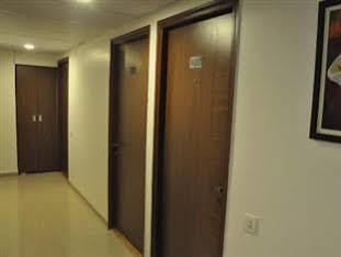 Fabexpress Kalyan - Nr Dairy Dan Circle Otel Vadodara Dış mekan fotoğraf