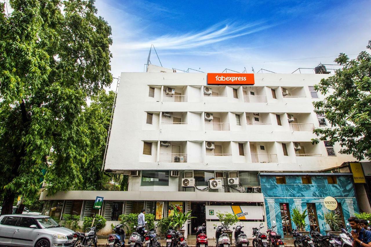 Fabexpress Kalyan - Nr Dairy Dan Circle Otel Vadodara Dış mekan fotoğraf
